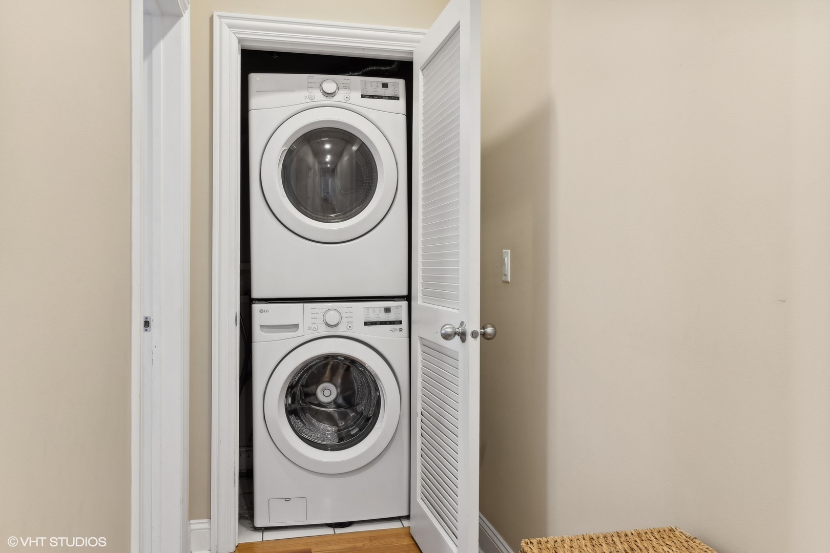 129 Barrypoint Road Riverside, IL 60546 - Photo 33 of 39 a close up view of a washer and dryer