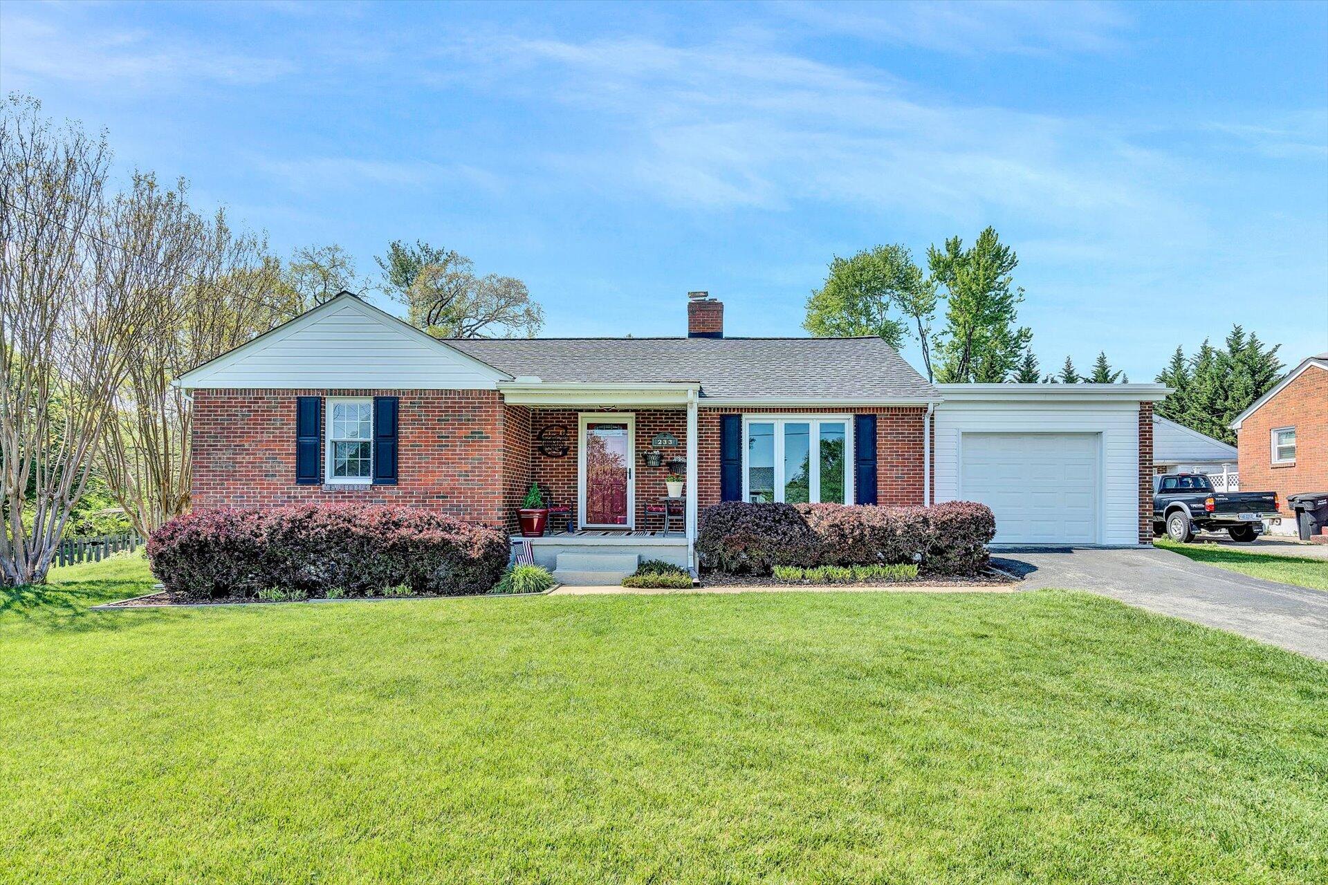 233 Knoll Road Roanoke, VA 24019 - Photo 1 of 32 01-042020230105