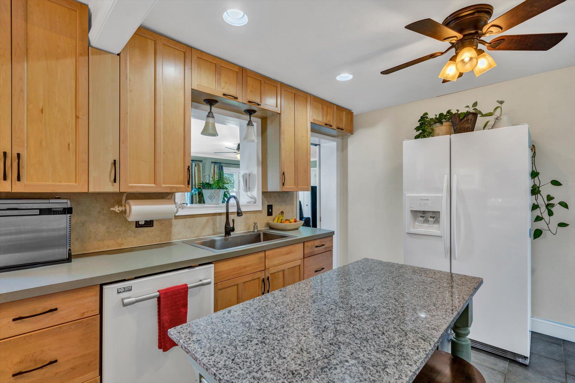 233 Knoll Road Roanoke, VA 24019 - Photo 11 of 32 11-042020230083