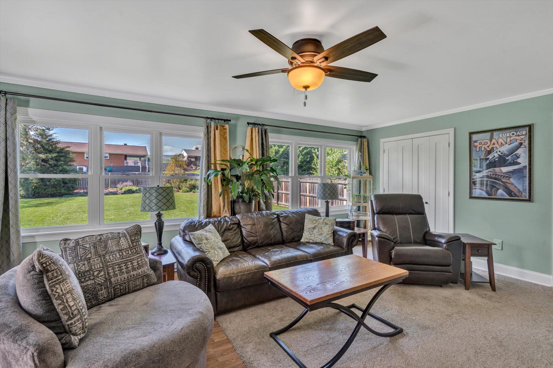 233 Knoll Road Roanoke, VA 24019 - Photo 12 of 32 12-042020230084