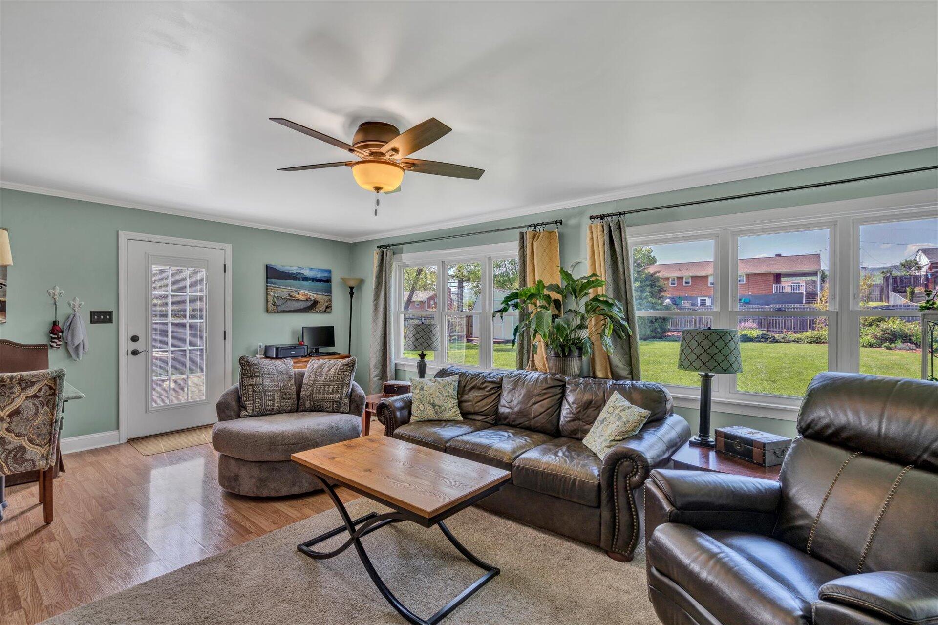 233 Knoll Road Roanoke, VA 24019 - Photo 13 of 32 13-042020230085