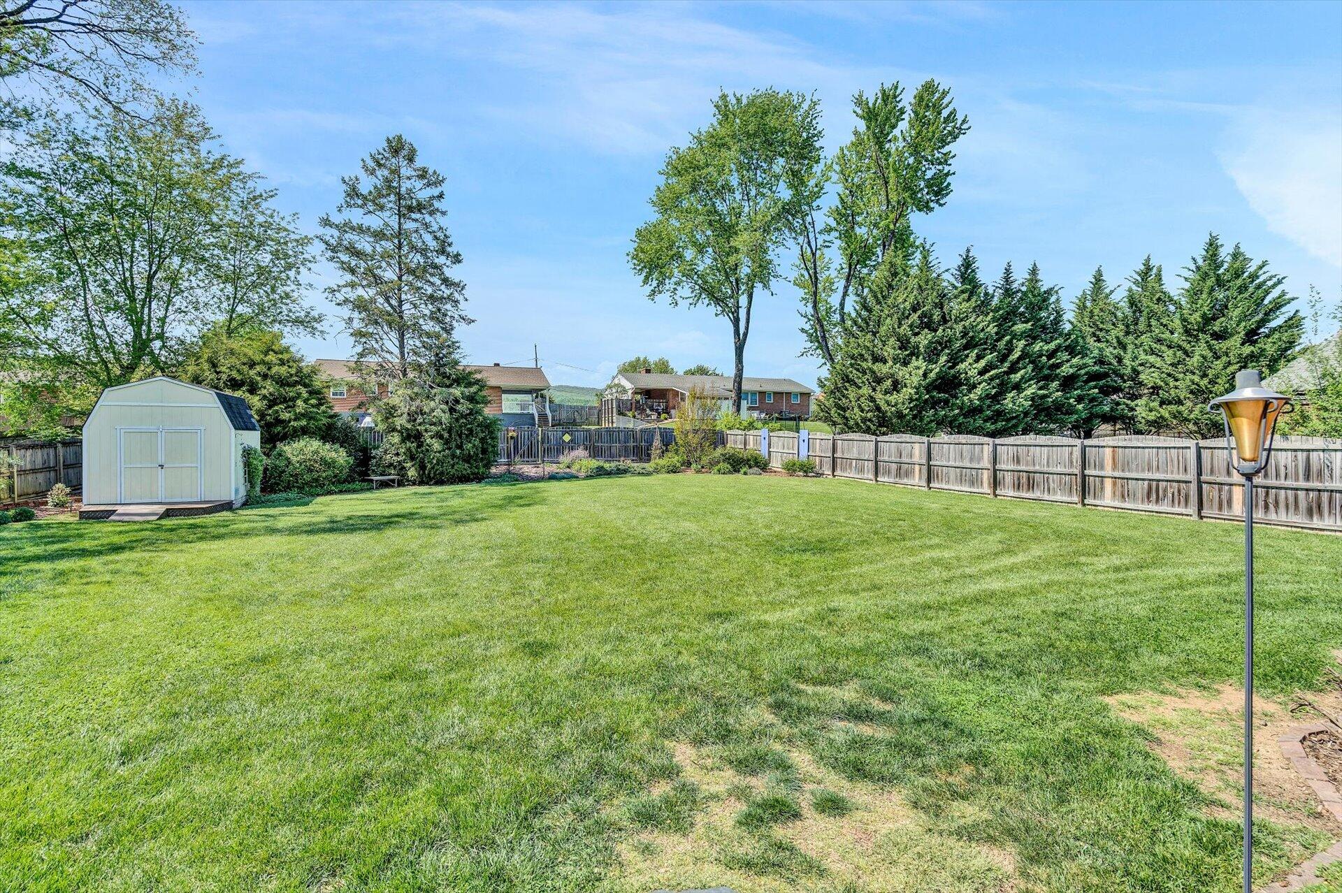 233 Knoll Road Roanoke, VA 24019 - Photo 22 of 32 22-042020230094