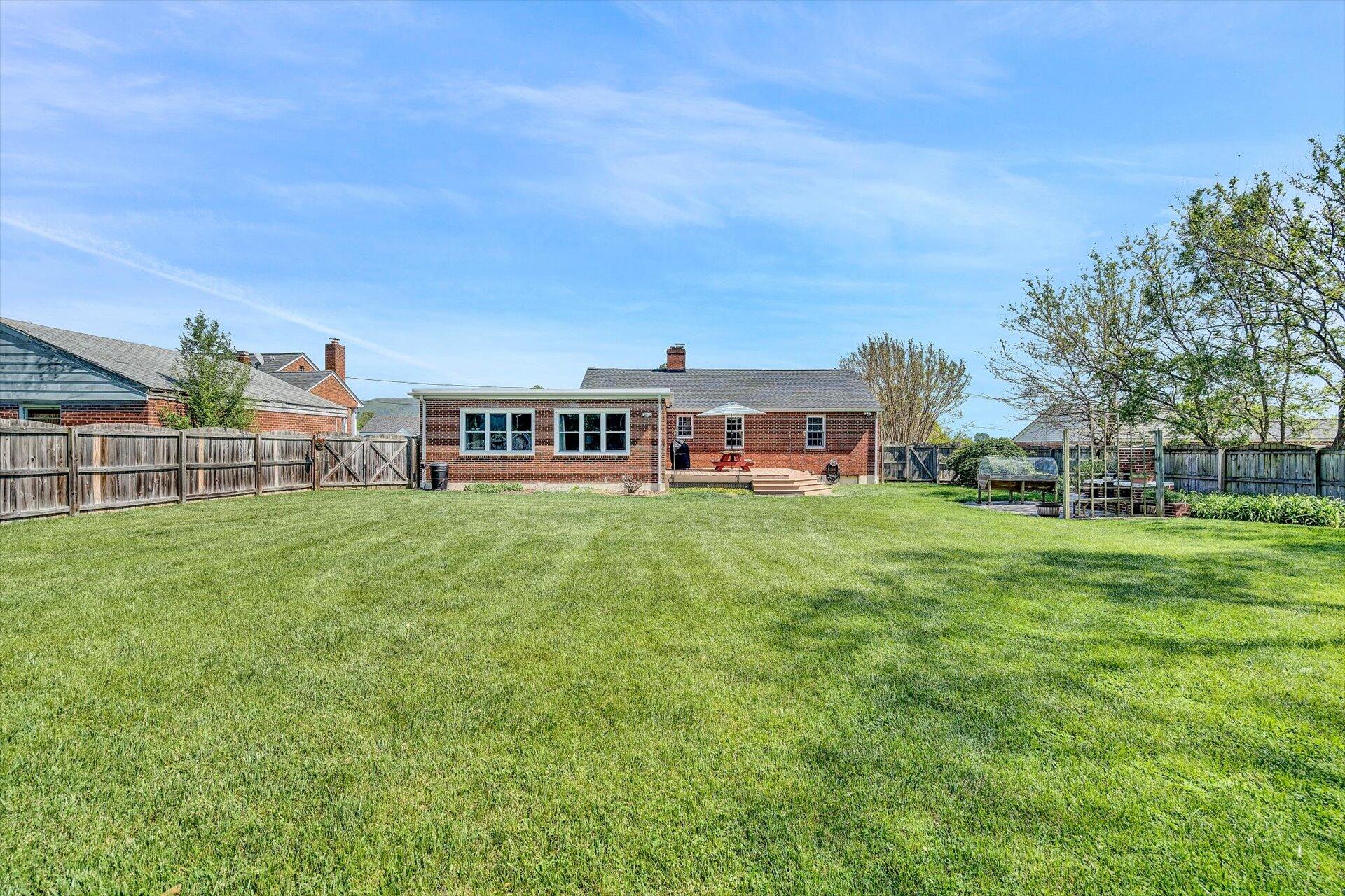 233 Knoll Road Roanoke, VA 24019 - Photo 29 of 32 29-042020230101