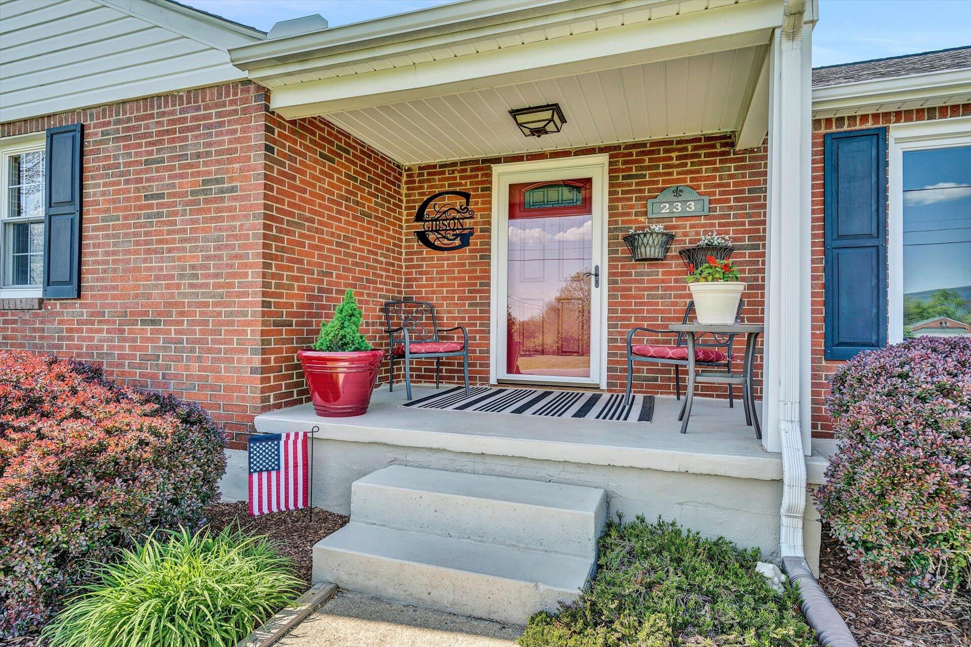 233 Knoll Road Roanoke, VA 24019 - Photo 4 of 32 04-042020230104