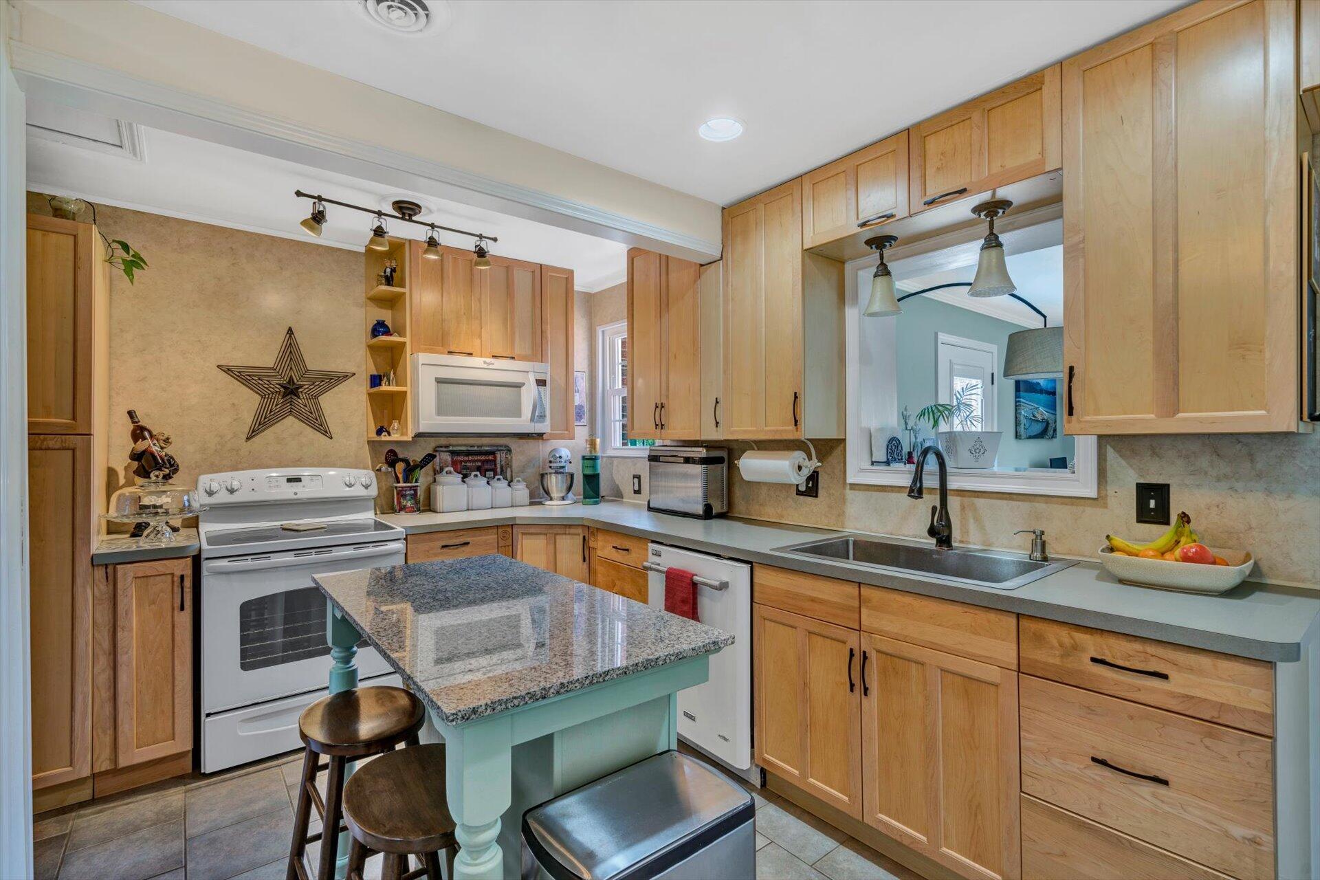 233 Knoll Road Roanoke, VA 24019 - Photo 8 of 32 08-042020230080