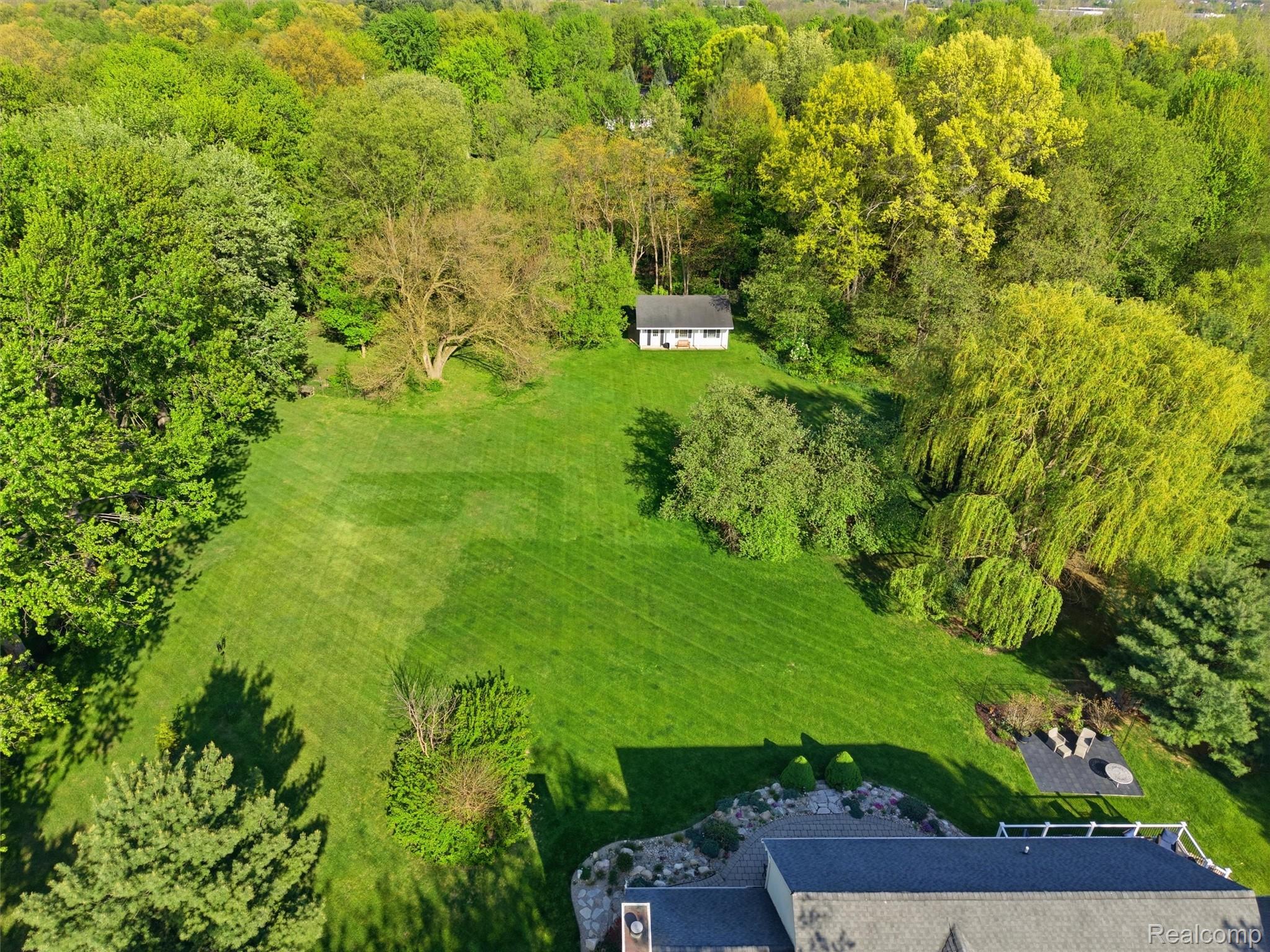 1185 Avon Circle West Rochester, MI 48309 - Photo 64 of 74 View from above of property