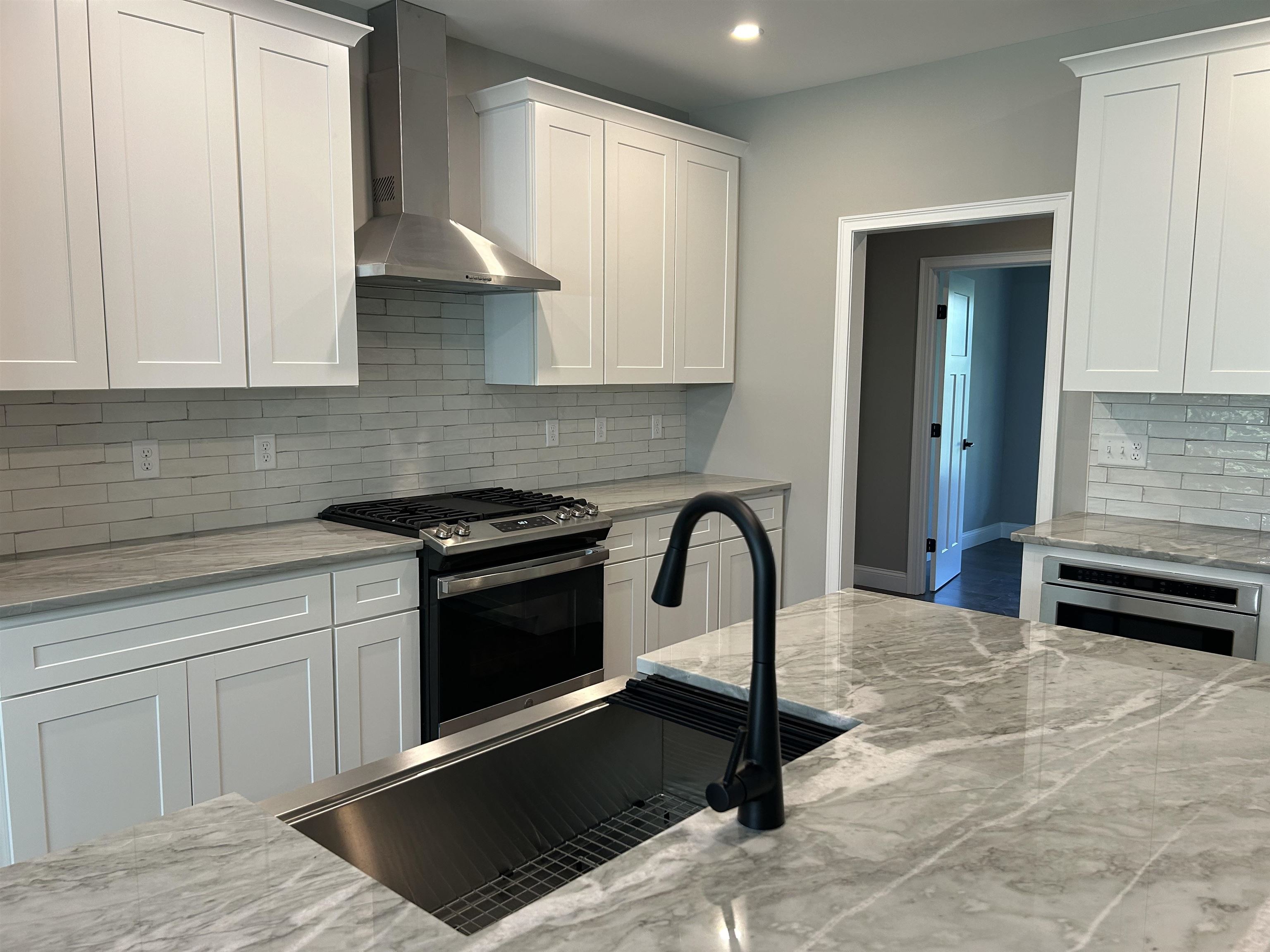 76 North Road Candia, NH 03034 - Photo 4 of 40