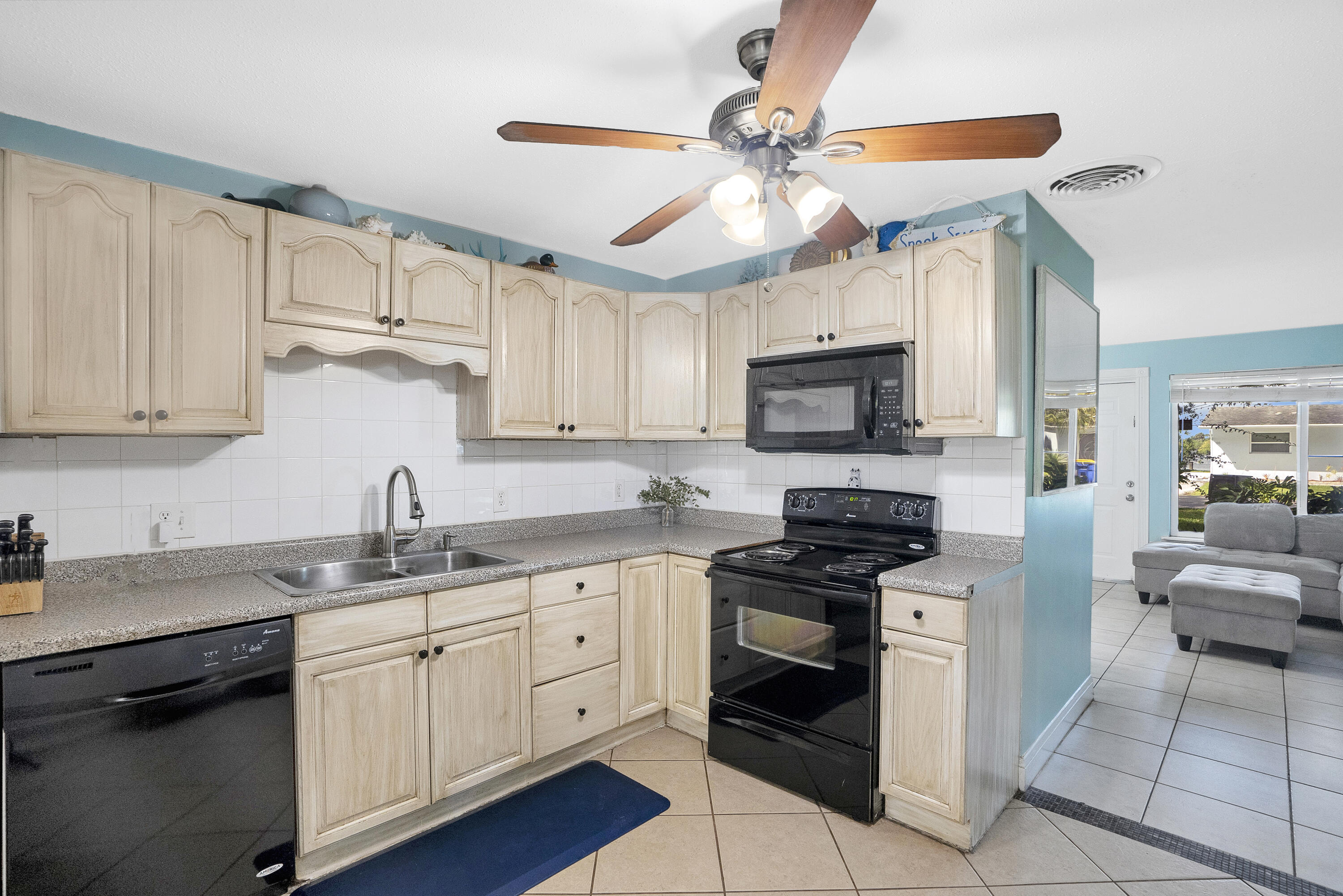 103 Southwest Hideaway Place Stuart, FL 34994 - Photo 8 of 21 DSC06476