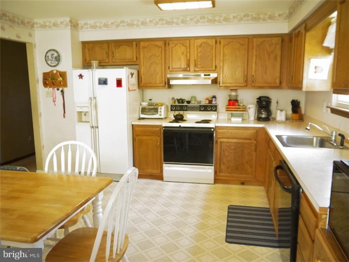 902 Lincoln Road Mullica Hill, NJ 08062 - Photo 5 of 21 Kitchen