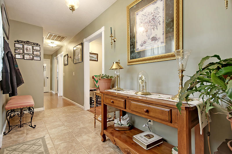 315 Longleaf Road Summerville, SC 29486 - Photo 4 of 29 IMG_3730_IMG_3736-copy