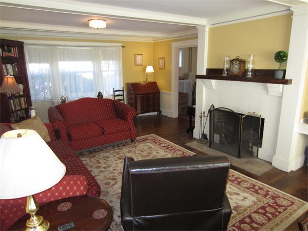 194 Warwick Road Melrose, MA 02176 - Photo 5 of 30 Gallery Image 5