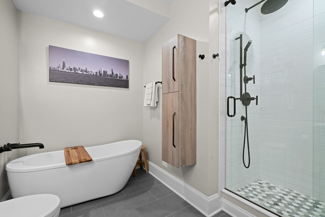 841 West Monroe Street, Unit 4A Chicago, IL 60607 - Photo 18 of 30 a bathroom with a tub and shower