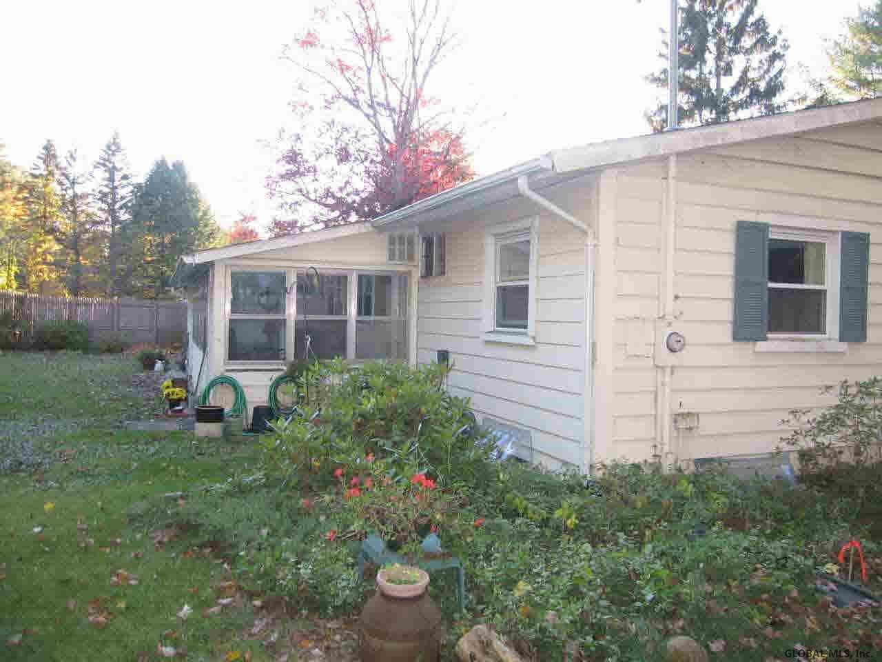11 Country Colony Road Queensbury, NY 12804 - Photo 6 of 29 Photo 6