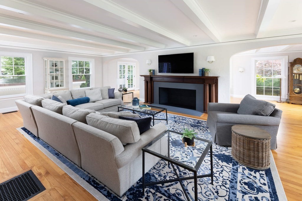 10 Burnham Road Newton, MA 02465 - Photo 3 of 21