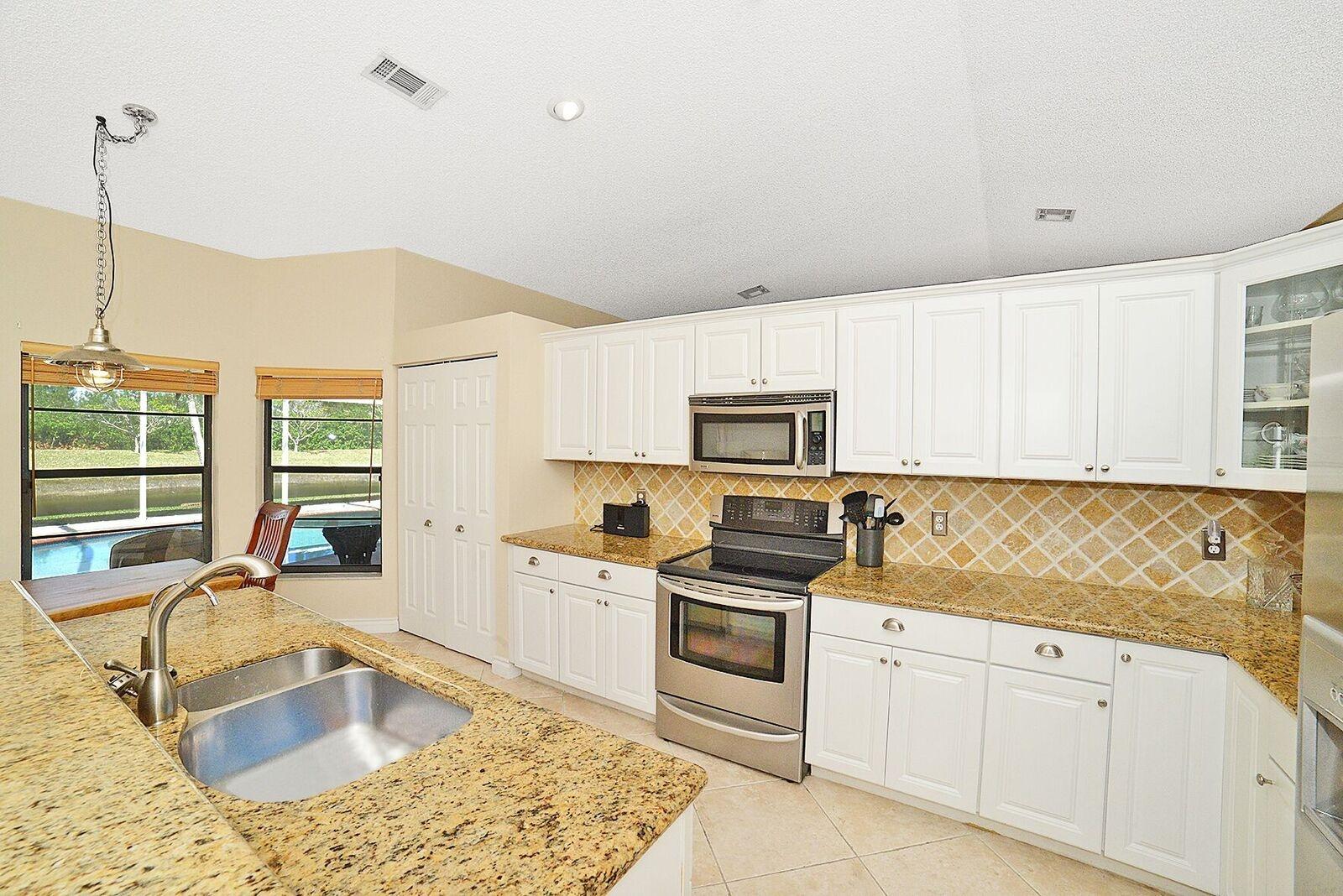 11774 Island Lakes Lane Boca Raton, FL 33498 - Photo 8 of 28 Kitchen