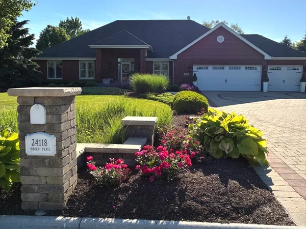 $799,900 | 24118 Indian Trail, Manhattan, IL 60442