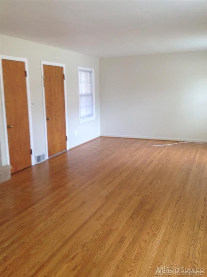 935 Vernier Road Grosse Pointe, MI 48236 - Photo 3 of 5