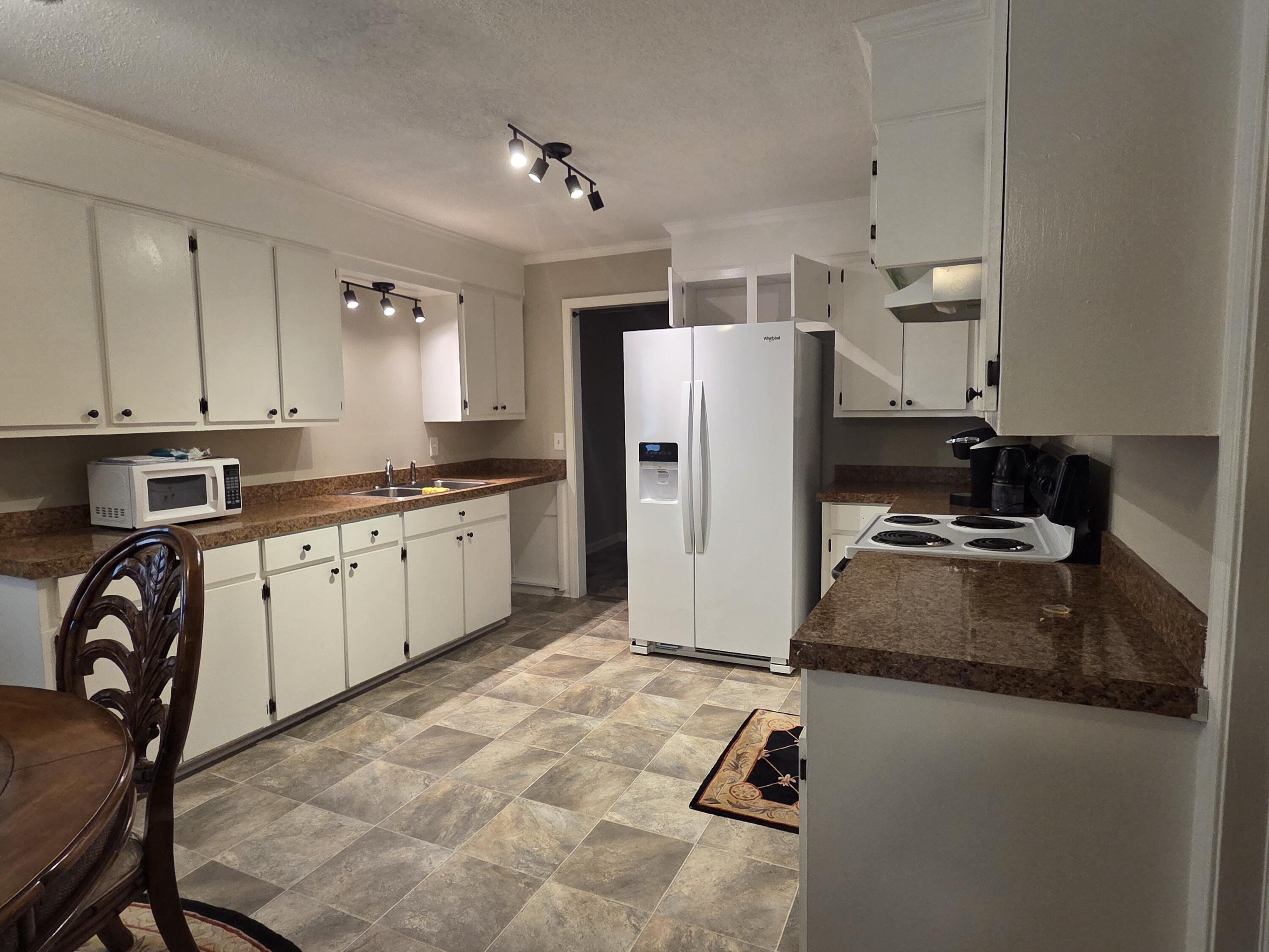 22 West End Street Manning, SC 29102 - Photo 8 of 18