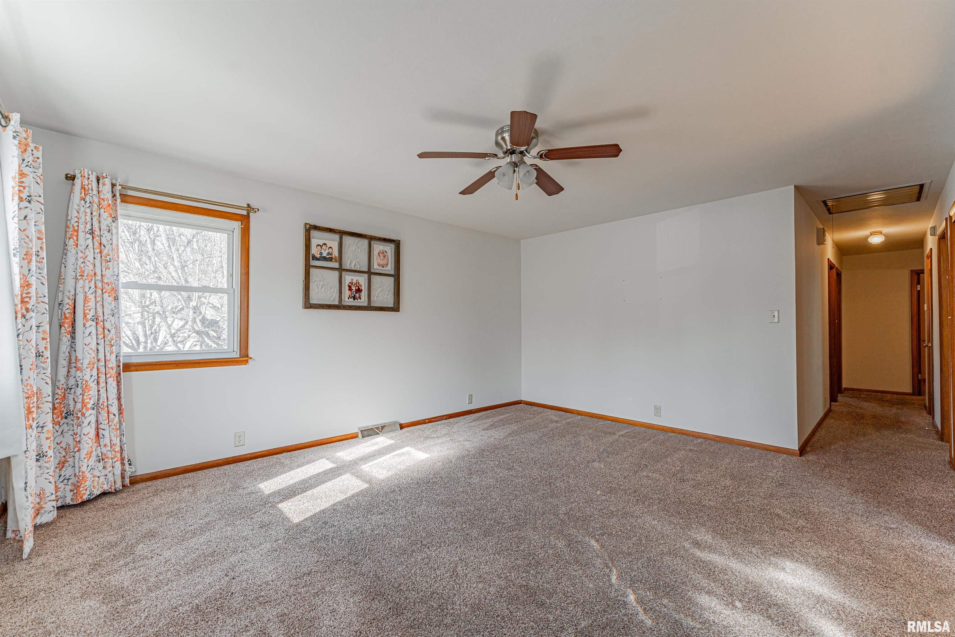 218 18th Street Lincoln, IL 62656 - Photo 11 of 25