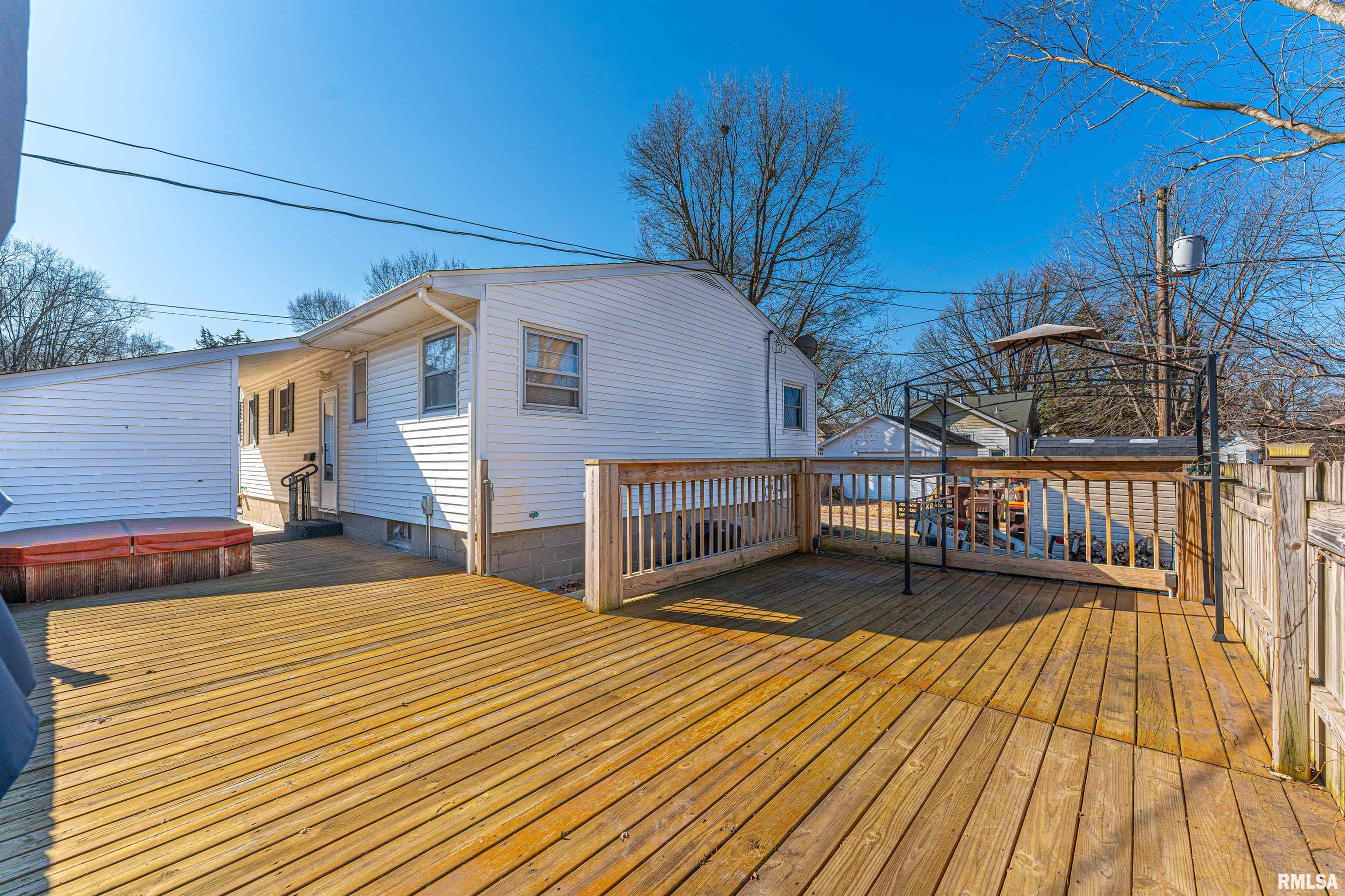 218 18th Street Lincoln, IL 62656 - Photo 3 of 25