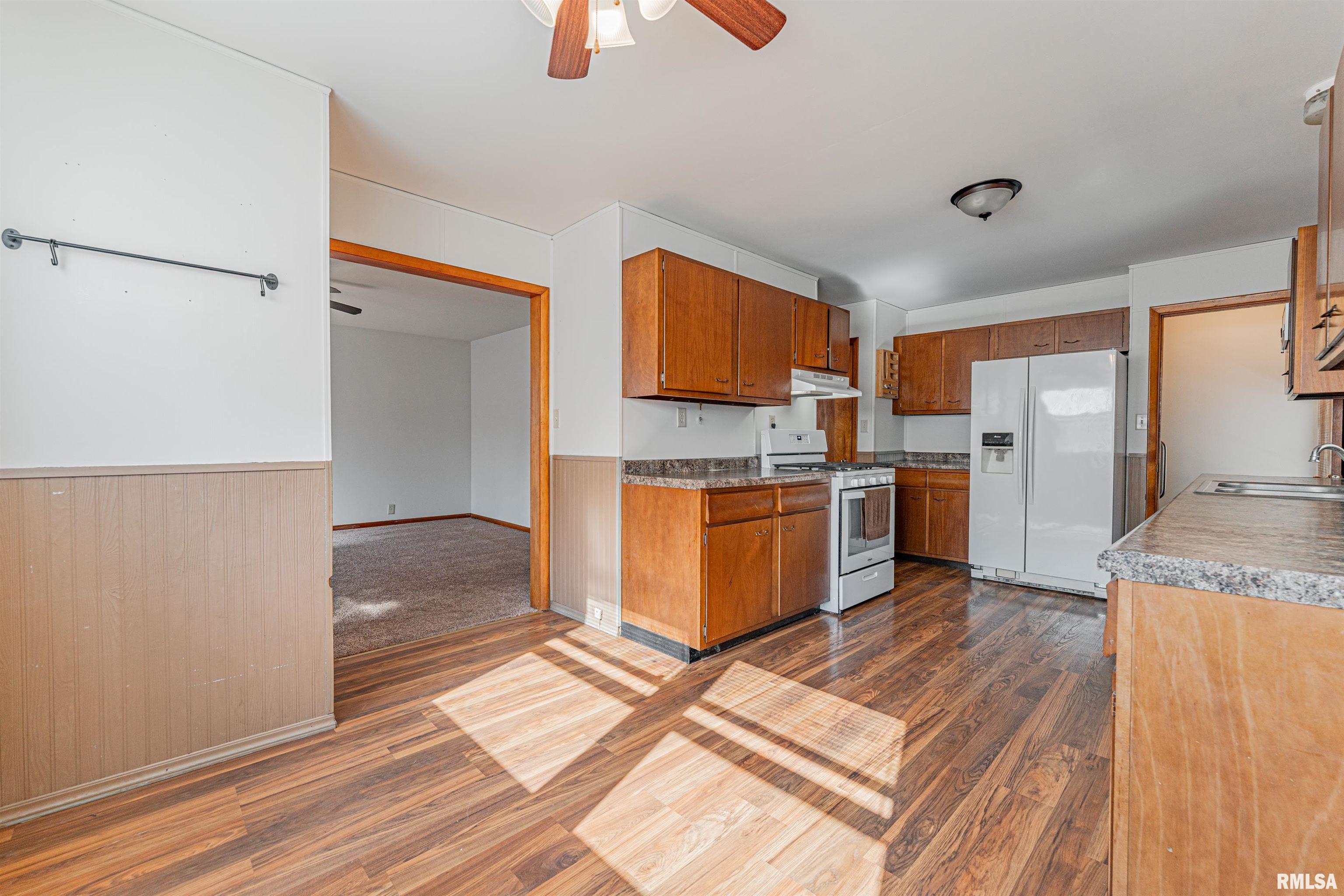 218 18th Street Lincoln, IL 62656 - Photo 8 of 25