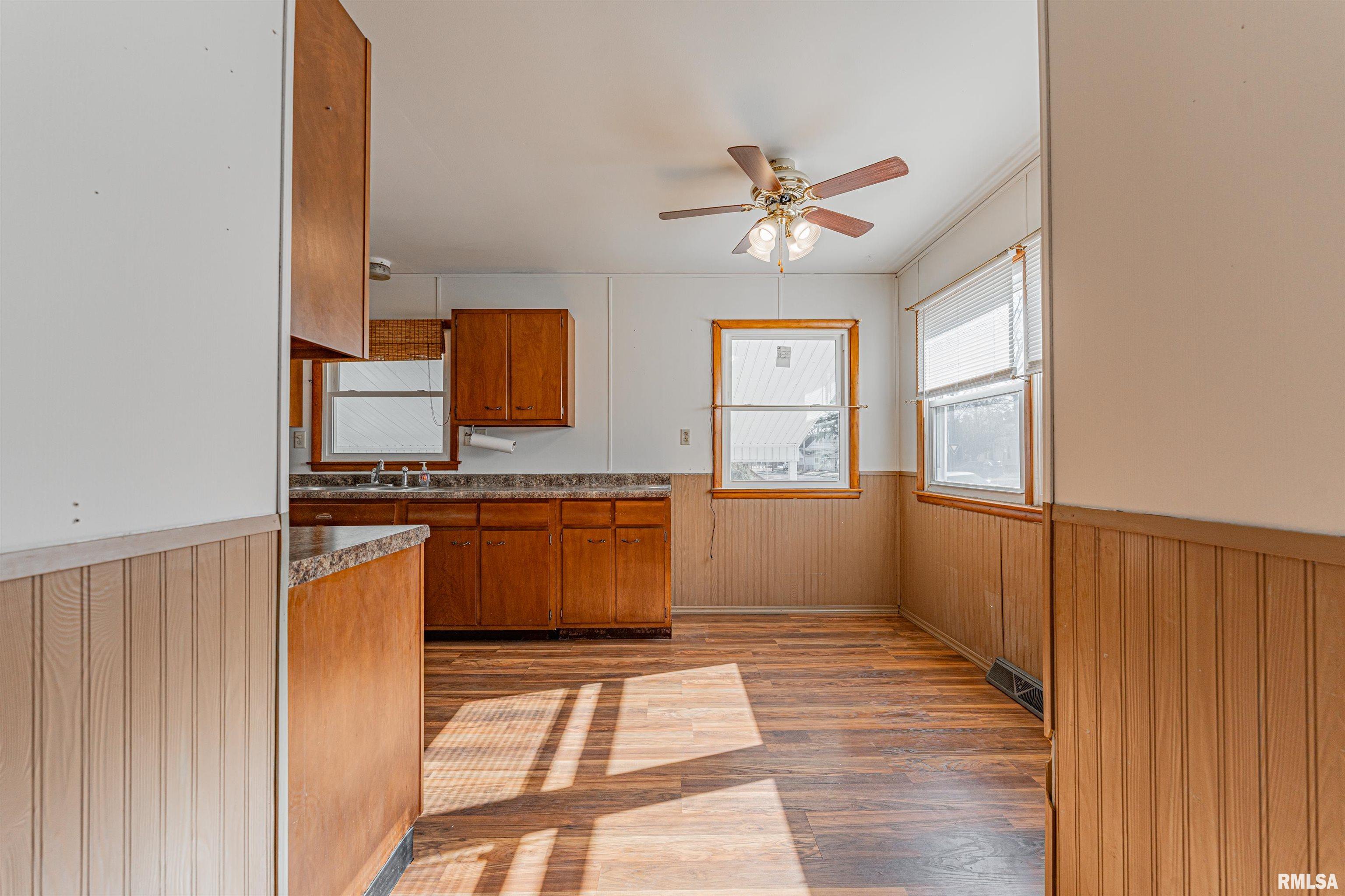 218 18th Street Lincoln, IL 62656 - Photo 9 of 25