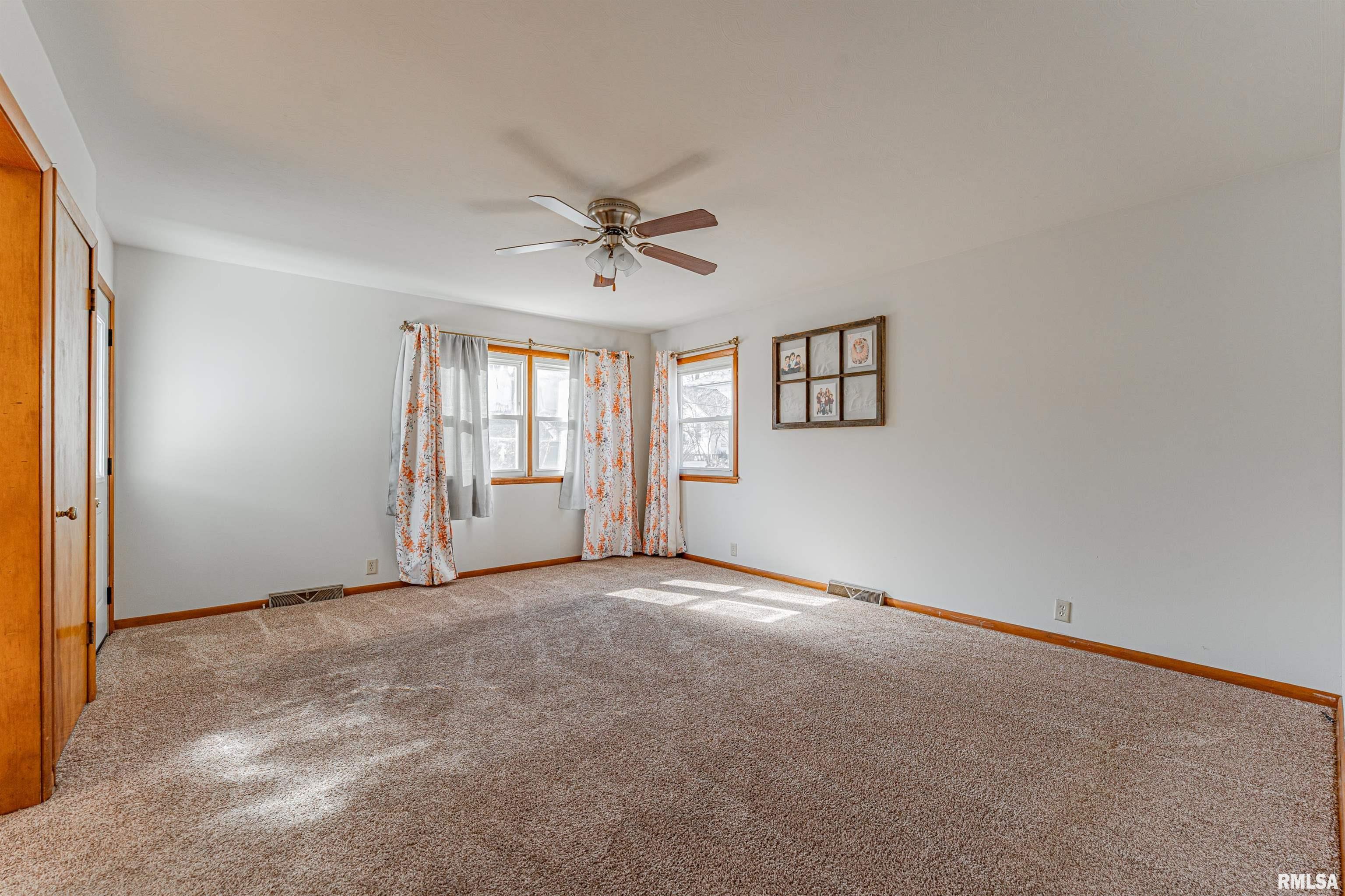 218 18th Street Lincoln, IL 62656 - Photo 10 of 25