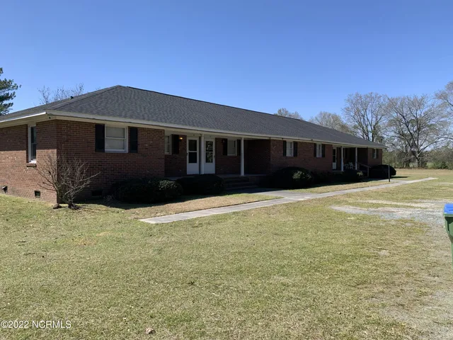 $850 | 21800 Old Wire Road, Unit E, Wagram, NC 28396
