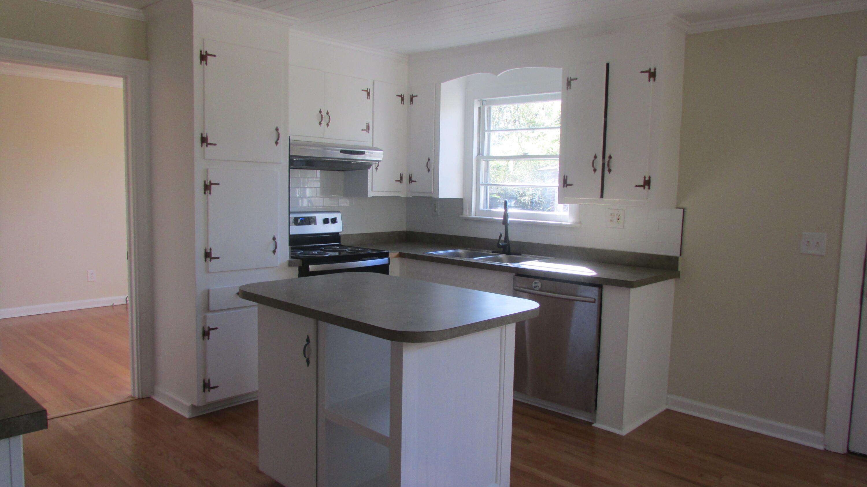 2231 Burris Road Charleston, SC 29414 - Photo 5 of 23 IMG_2786