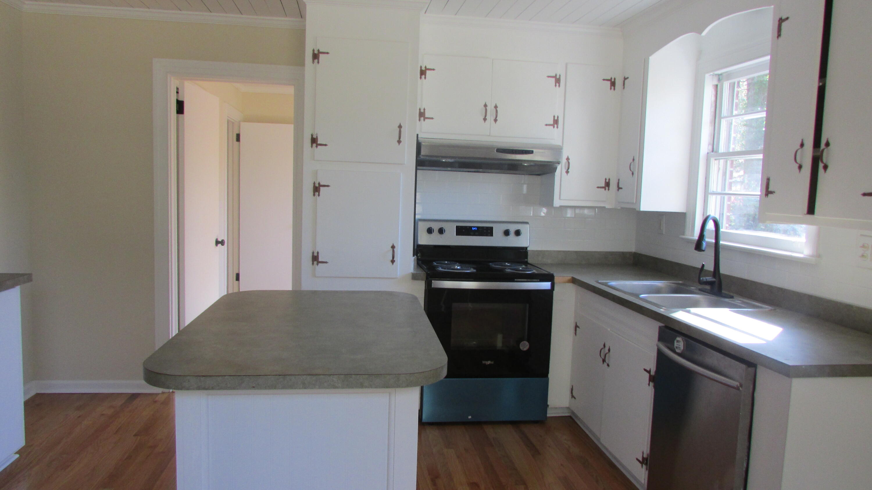 2231 Burris Road Charleston, SC 29414 - Photo 6 of 23 IMG_2787