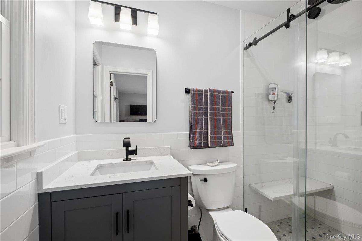 372 Fort Hill Road Scarsdale, NY 10583 - Photo 17 of 40 Pristine primary bathroom