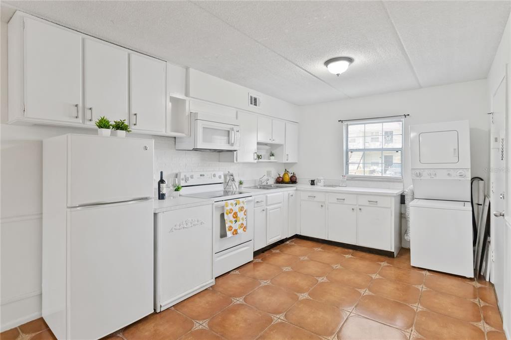 525 South Conway Road, Unit 29 Orlando, FL 32807 - Photo 11 of 29 a kitchen with white cabinets and white appliances