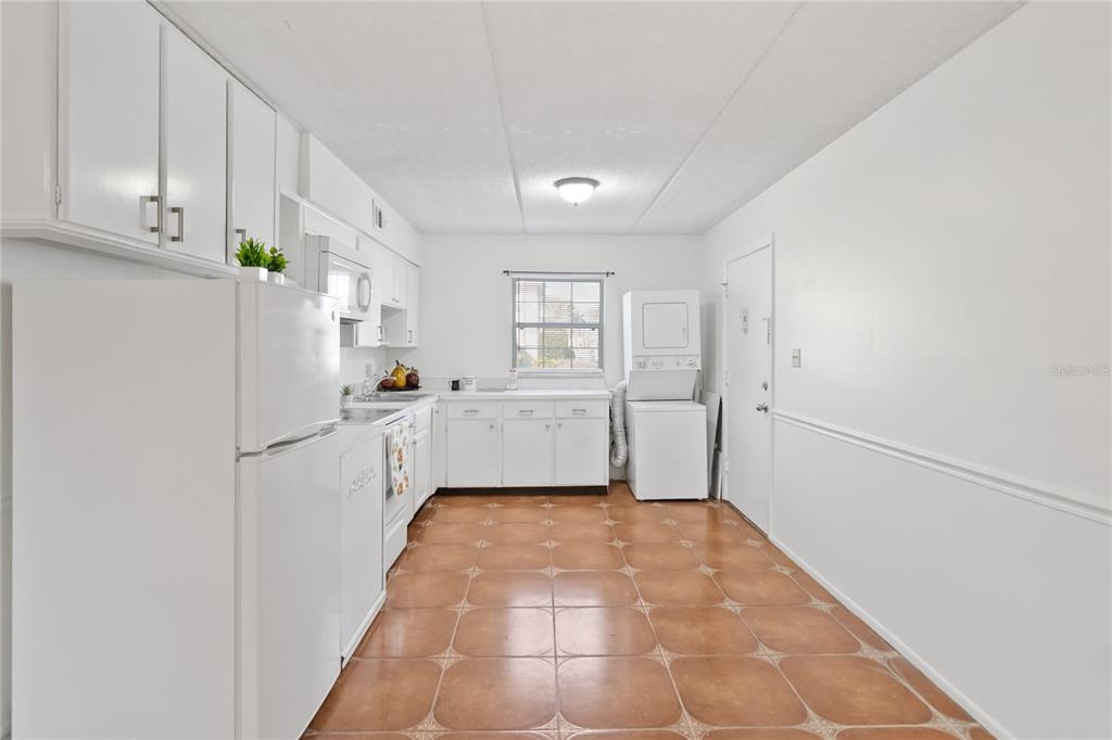 525 South Conway Road, Unit 29 Orlando, FL 32807 - Photo 12 of 29 a kitchen with a refrigerator a sink and dishwasher