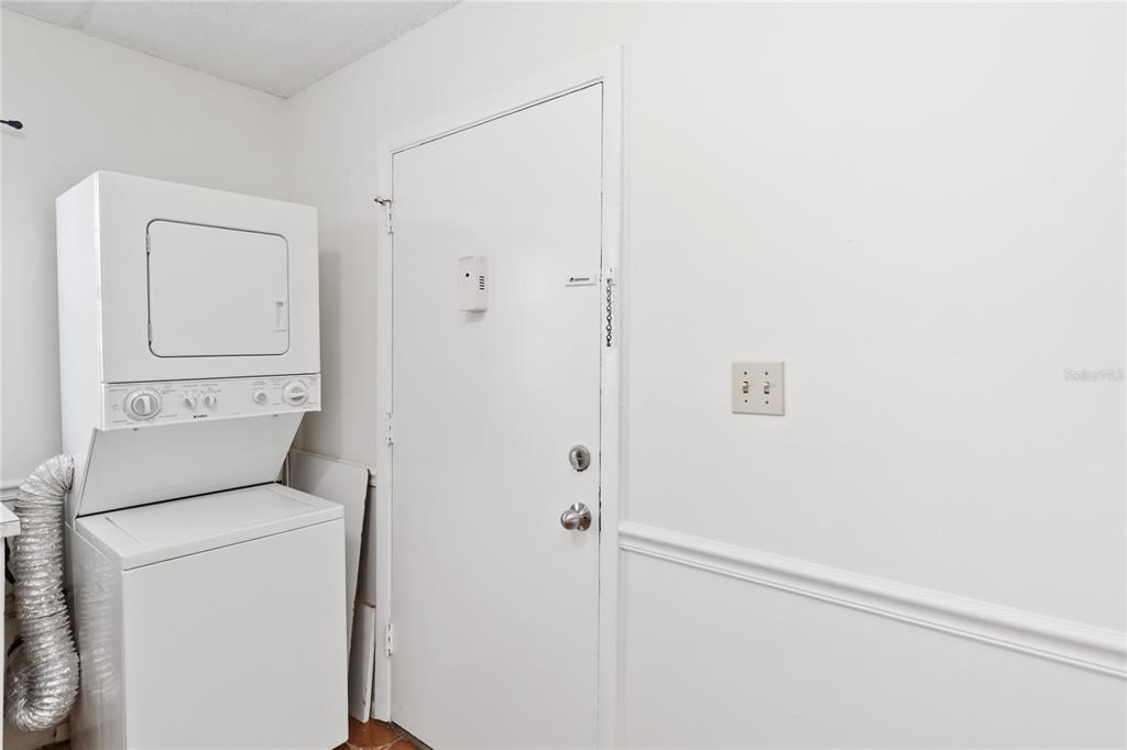 525 South Conway Road, Unit 29 Orlando, FL 32807 - Photo 15 of 29 a bathroom with a toilet and a shower