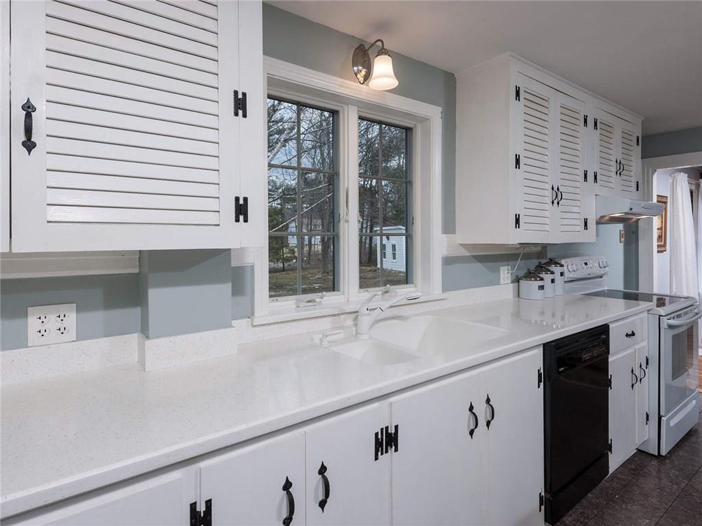 62 Woodbridge Road York, ME 03909 - Photo 4 of 25 Recent renovations include updated...