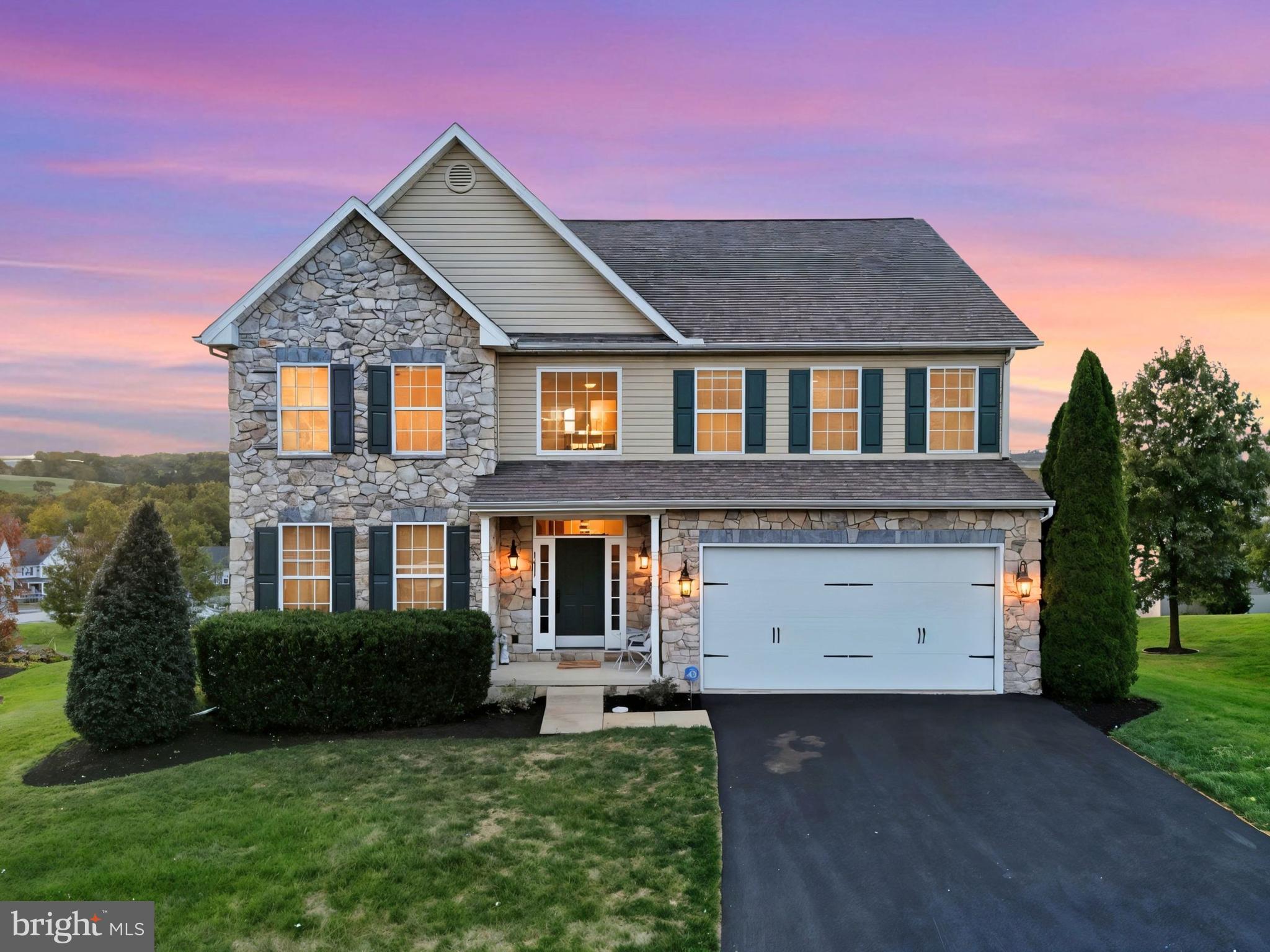 Welcome to 1404 Crest Way at Regents Glen