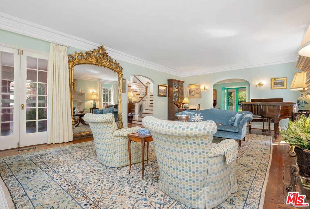 208 South Plymouth Boulevard Los Angeles, CA 90004 - Photo 11 of 44