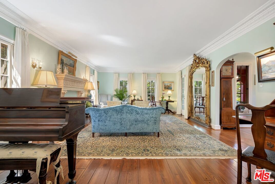 208 South Plymouth Boulevard Los Angeles, CA 90004 - Photo 12 of 44 a living room with furniture and a rug