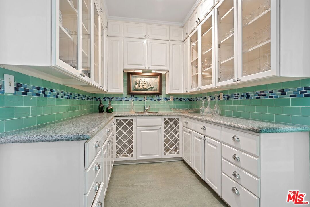 208 South Plymouth Boulevard Los Angeles, CA 90004 - Photo 20 of 44 a kitchen with a cabinets and a sink
