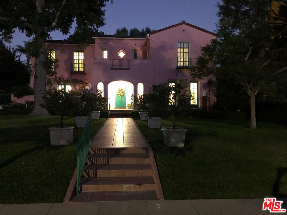 208 South Plymouth Boulevard Los Angeles, CA 90004 - Photo 2 of 44