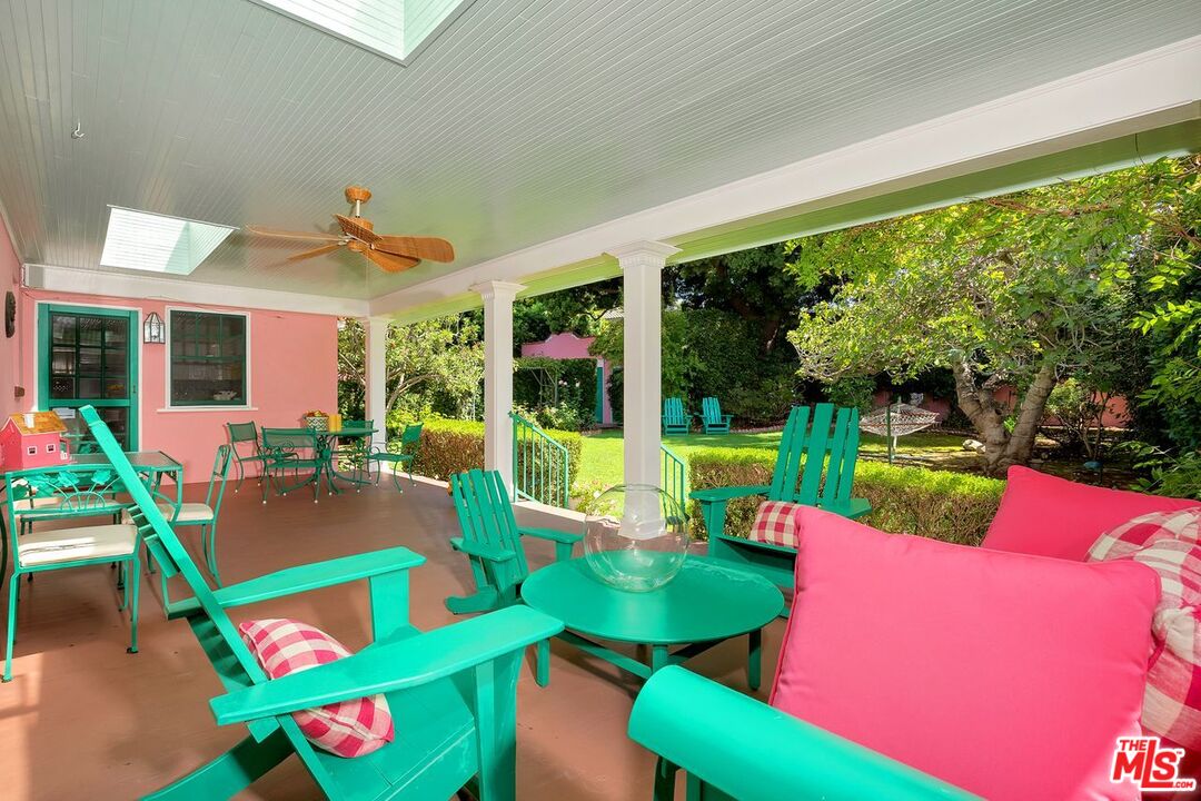 208 South Plymouth Boulevard Los Angeles, CA 90004 - Photo 25 of 44