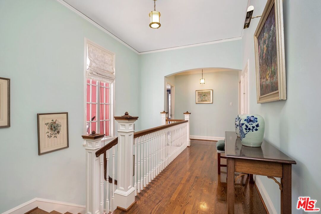 208 South Plymouth Boulevard Los Angeles, CA 90004 - Photo 29 of 44