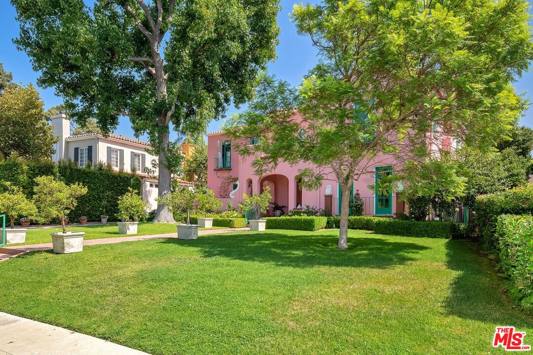 208 South Plymouth Boulevard Los Angeles, CA 90004 - Photo 3 of 44