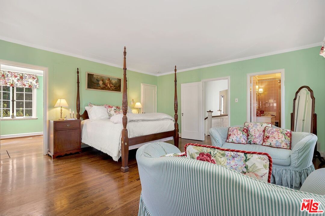 208 South Plymouth Boulevard Los Angeles, CA 90004 - Photo 32 of 44