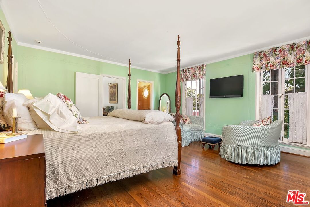 208 South Plymouth Boulevard Los Angeles, CA 90004 - Photo 33 of 44