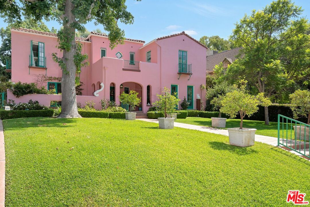 208 South Plymouth Boulevard Los Angeles, CA 90004 - Photo 5 of 44 a front view of house with yard and outdoor seating