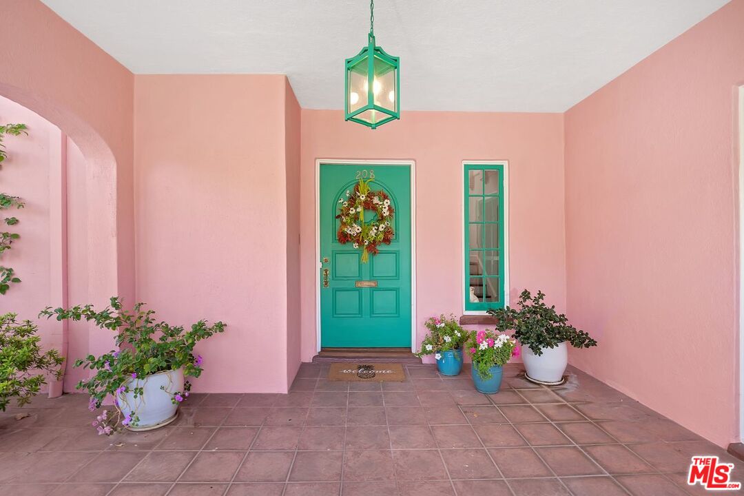 208 South Plymouth Boulevard Los Angeles, CA 90004 - Photo 6 of 44