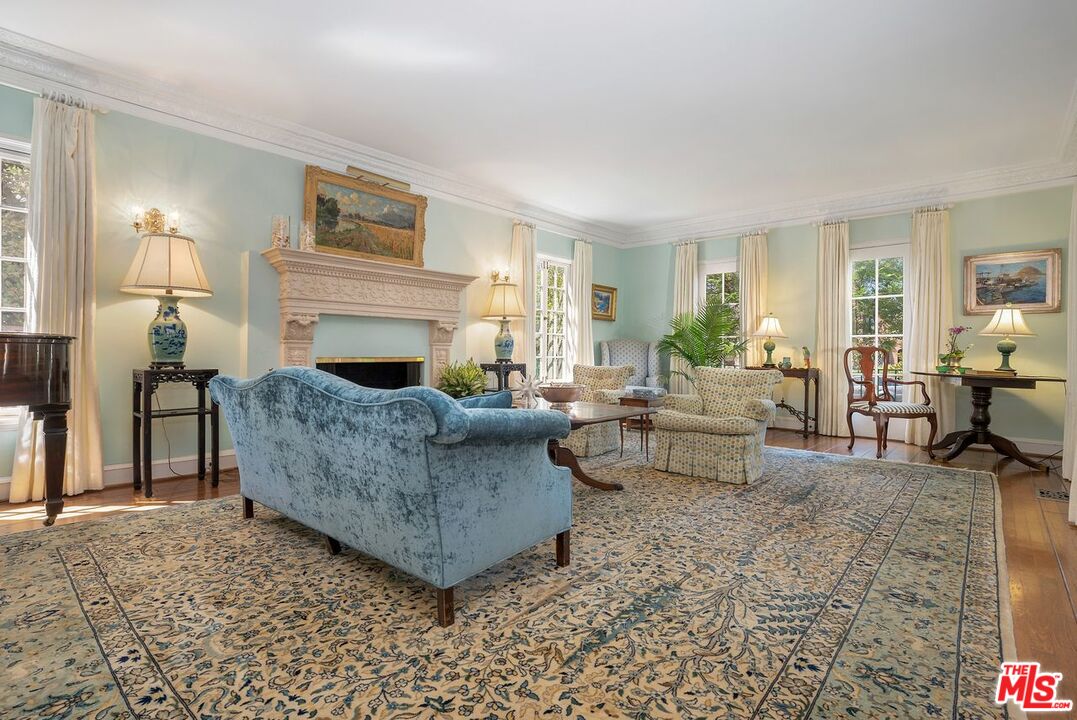 208 South Plymouth Boulevard Los Angeles, CA 90004 - Photo 9 of 44