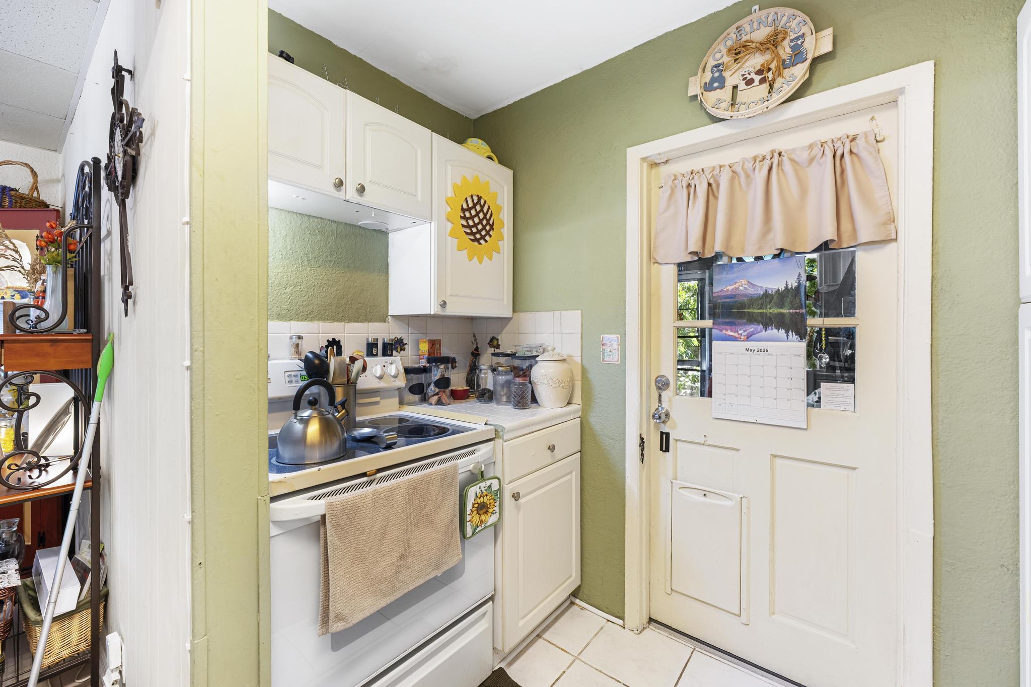 3032 Stanford Road West Palm Beach, FL 33405 - Photo 13 of 33 Kitchen
