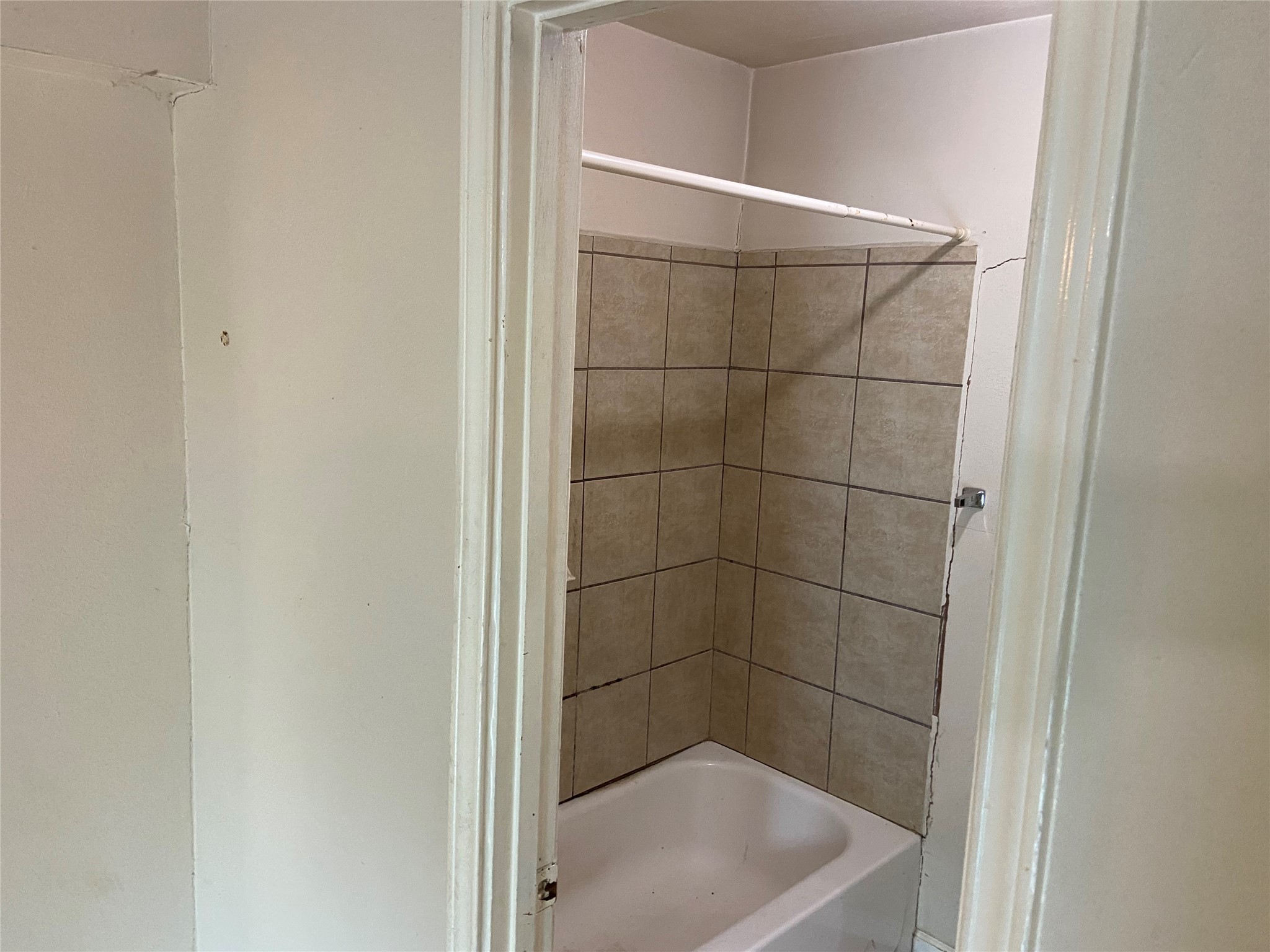 8730 Cowart Street Houston, TX 77029 - Photo 11 of 25 a bath tub sitting next to a small window